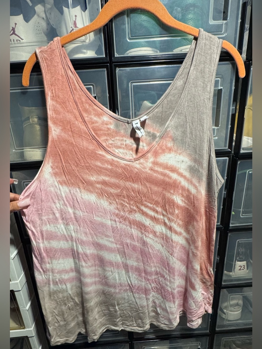 Sleeveless V-Neck Tie-Dye Tank Top in Pink and Gray